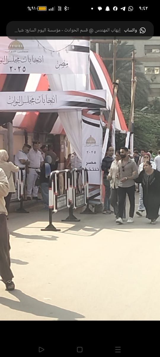 تزايد أعداد الناخبين على صناديق الاقتراع في الجيزة وسط اجراءات تأمينية (2) تزايد أعداد الناخبين على صناديق الاقتراع في الجيزة وسط اجراءات تأمينية (2)