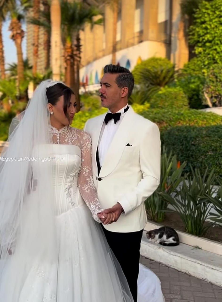 جلسة تصوير للعروسين