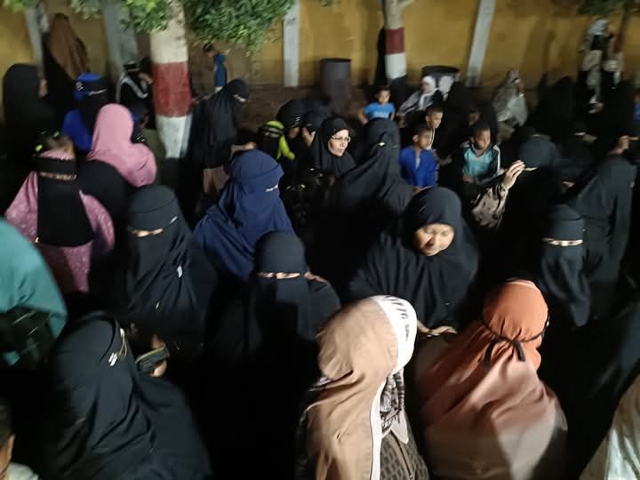 طوابير من النساء تنتظر دورها في المشاركة