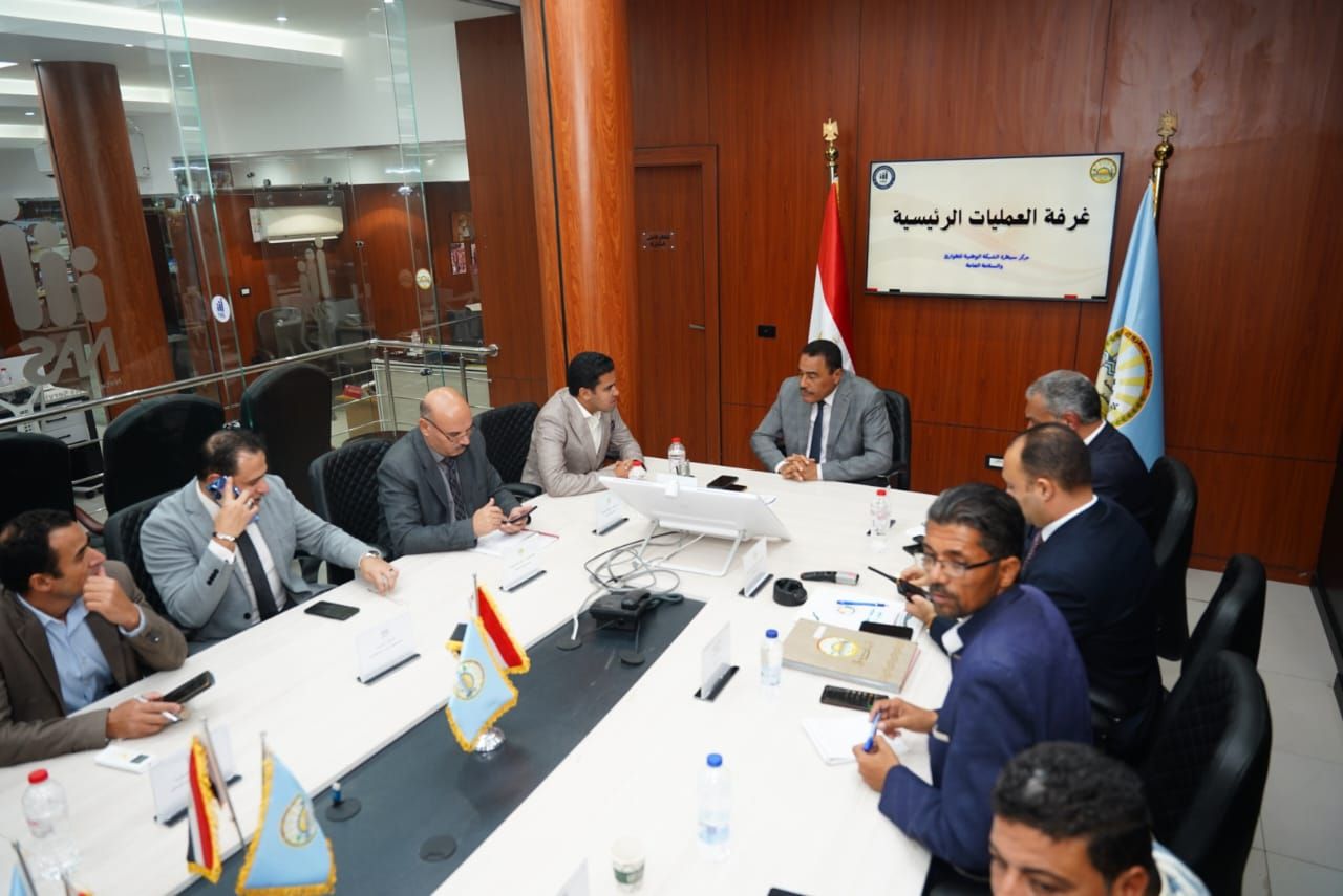 محافظ مطروح يتابع الانتخابات من غرفة السيطرة الرئيسية محافظ مطروح يتابع الانتخابات من غرفة السيطرة الرئيسية