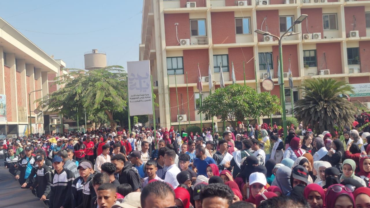 طلاب جامعة سوهاج قبل المسيرة