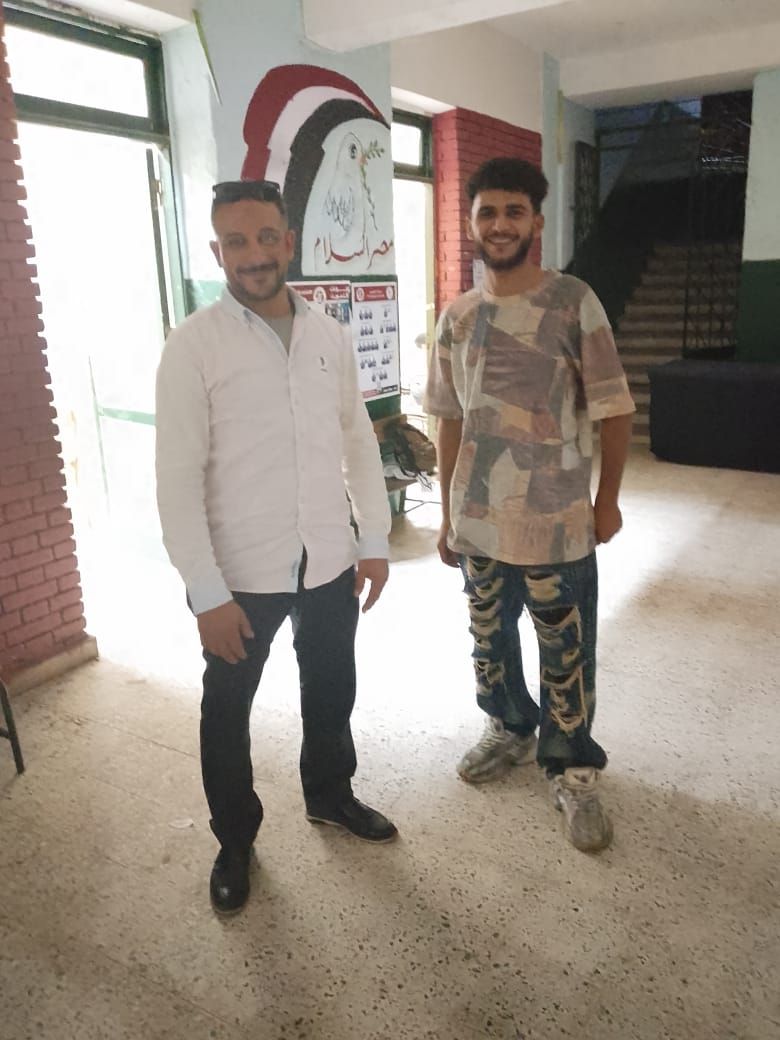 المواطنون يدلون بأصواتهم فى الانتخابات البرلمانية المواطنون يدلون بأصواتهم فى الانتخابات البرلمانية