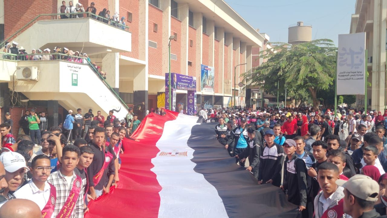 علم مصر يحتضن طلاب جامعة سوهاج
