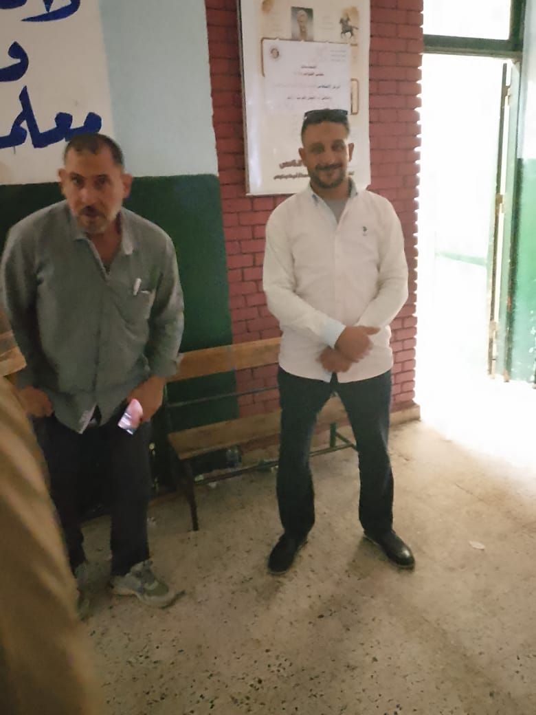 المواطنون داخل اللجان الانتخابية المواطنون داخل اللجان الانتخابية