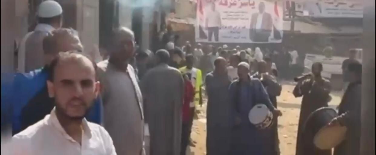 الطبل والمزمار يزينان مشهد التصويت في منشأة القناطر (3)