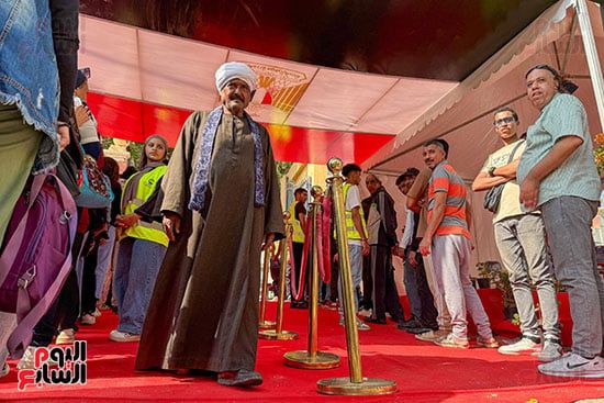 جلباب الكبير تزين الطوابير