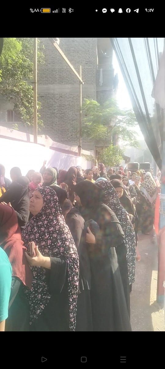 تزايد أعداد الناخبين على صناديق الاقتراع في الجيزة وسط اجراءات تأمينية (6) تزايد أعداد الناخبين على صناديق الاقتراع في الجيزة وسط اجراءات تأمينية (6)