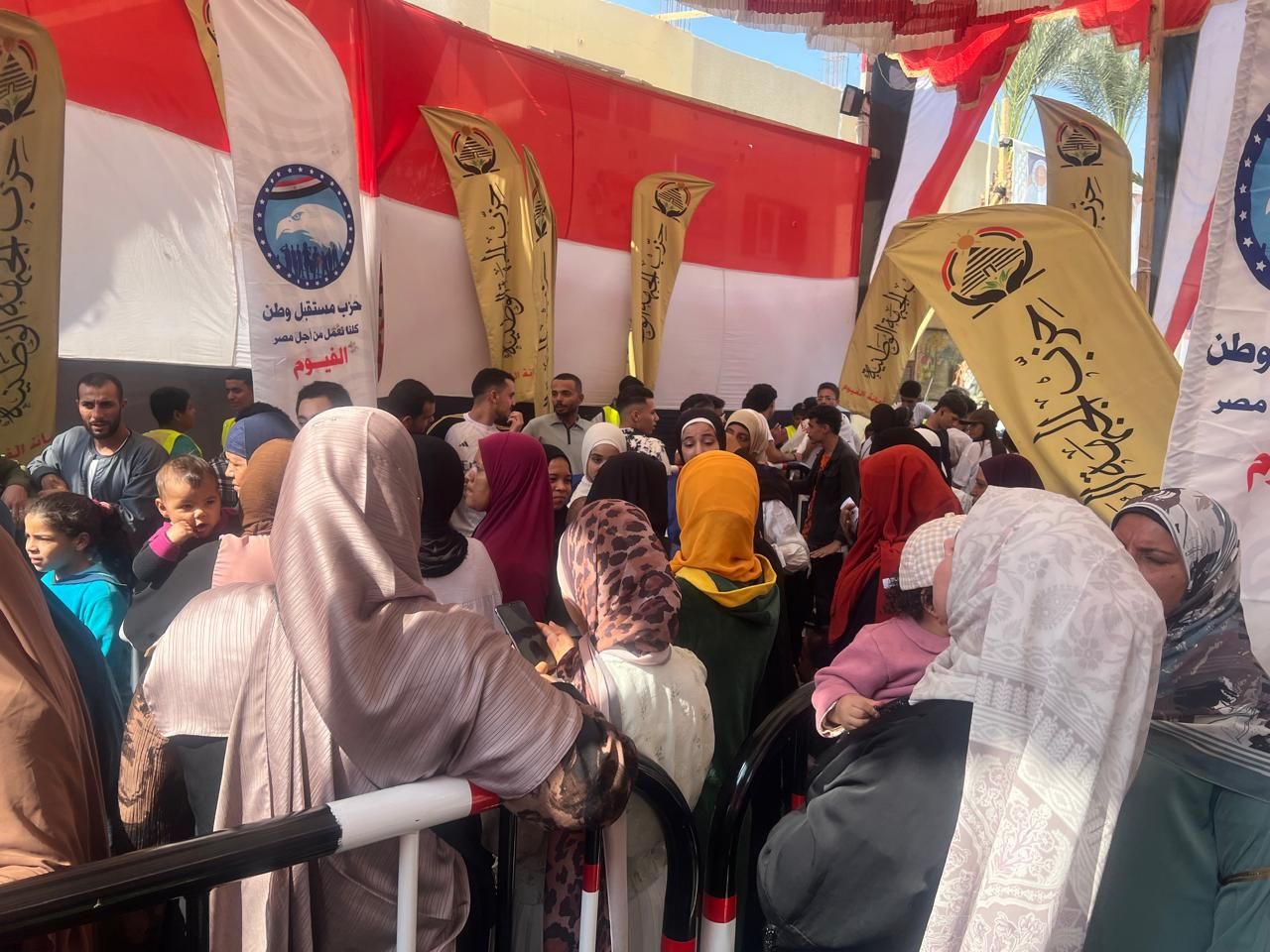 1- توافد السيدات