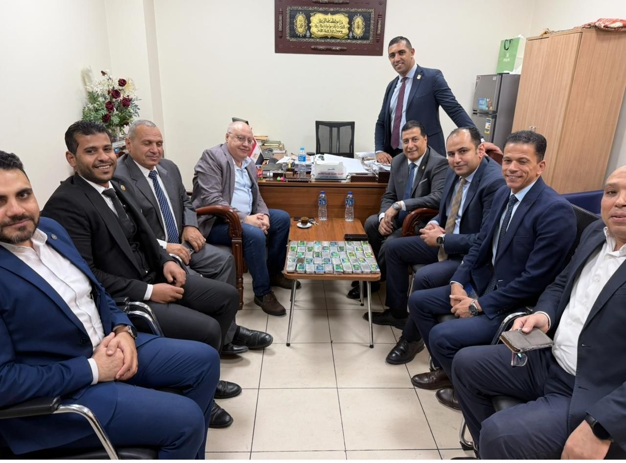 جمارك مطار القاهرة تضبط راكب أجنبي حاول الدخول بخمسه كيلو حشيش (13)