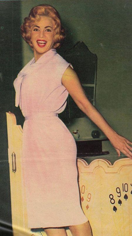 هند رستم بإطلالة رقيقة هند رستم بإطلالة رقيقة