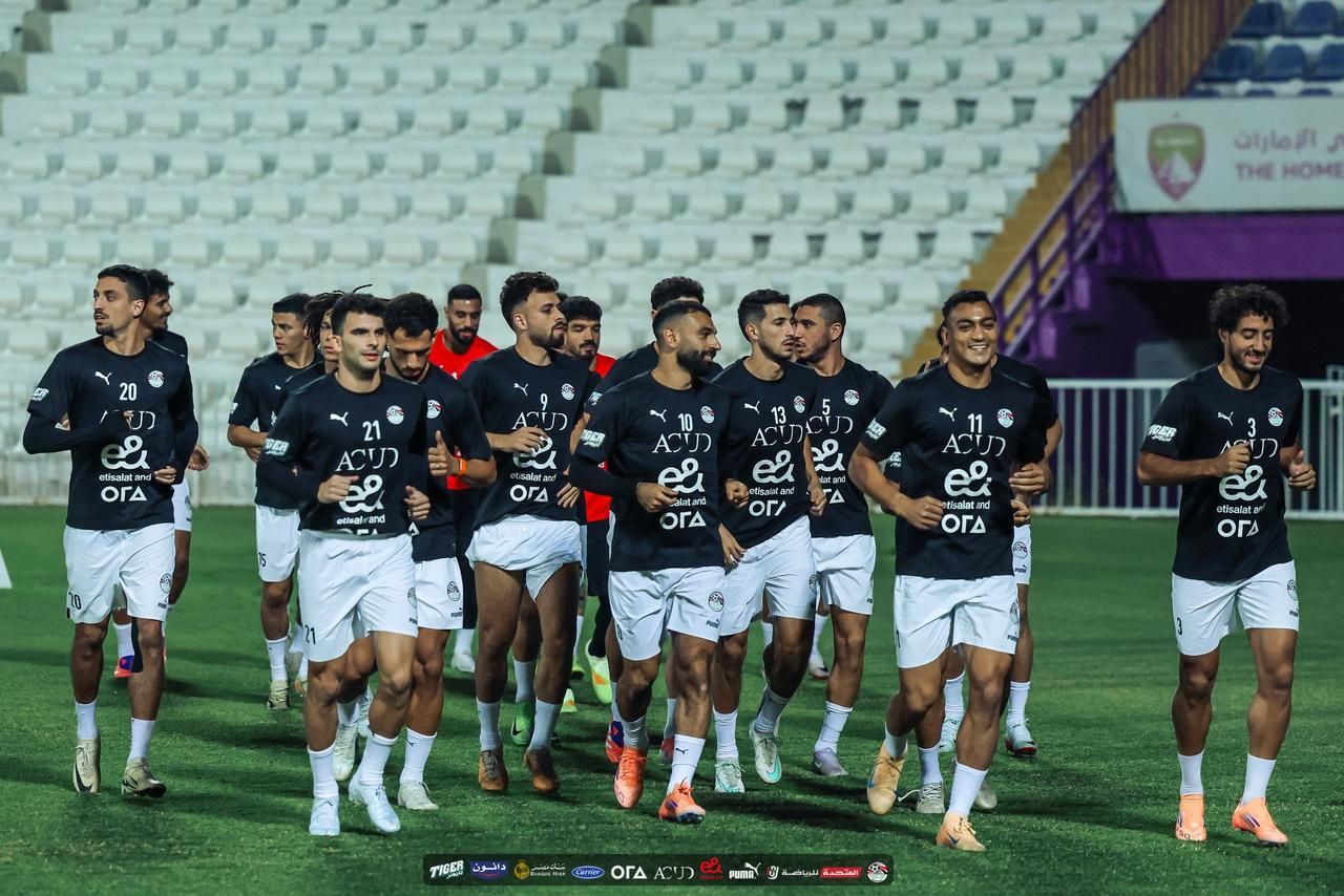 المنتخب يؤدي مرانه باستاد العين المنتخب يؤدي مرانه باستاد العين