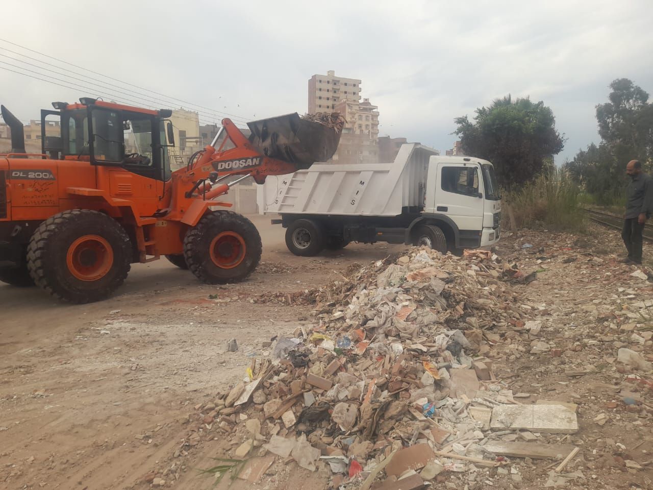 رفع المخلفات من الشوارع رفع المخلفات من الشوارع