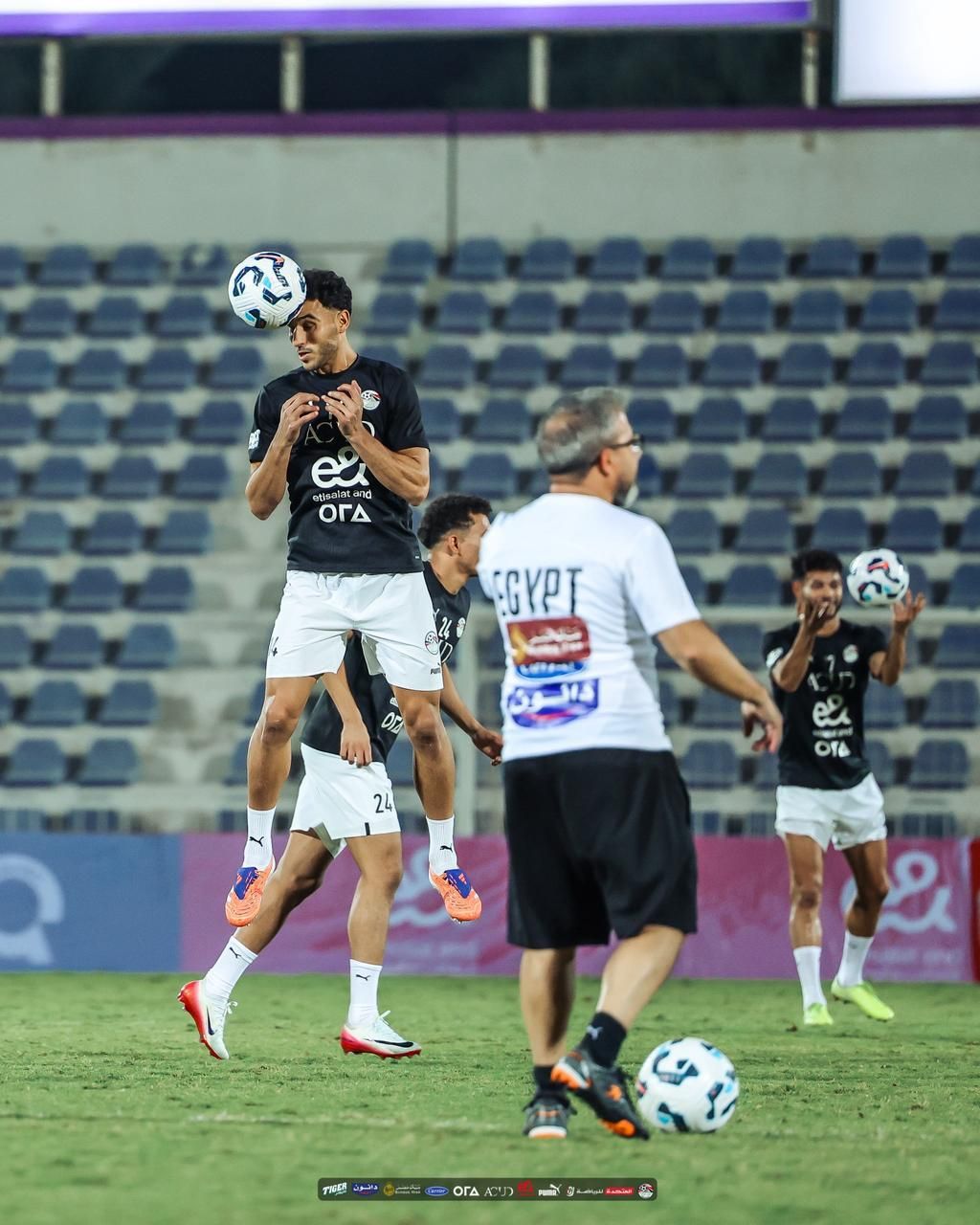 مران منتخب مصر استعدادا لأوزباكستان مران منتخب مصر استعدادا لأوزباكستان