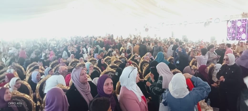 حضور كبير من السيدات