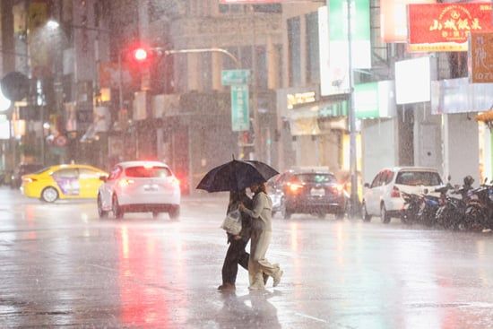 إعصار فونغ وونغ يتسبب في فيضانات في تايوان وإجلاء الآلاف (5)