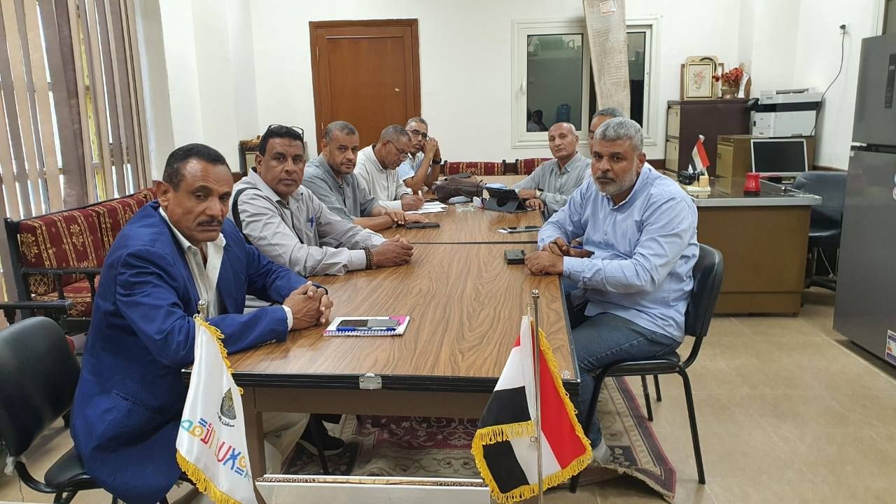 حضور اجتماع لمناقشة الاستعداد لإمتحانات نصف العام حضور اجتماع لمناقشة الاستعداد لإمتحانات نصف العام