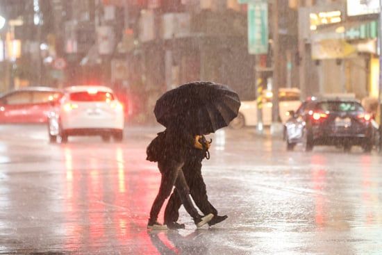 إعصار فونغ وونغ يتسبب في فيضانات في تايوان وإجلاء الآلاف (8)