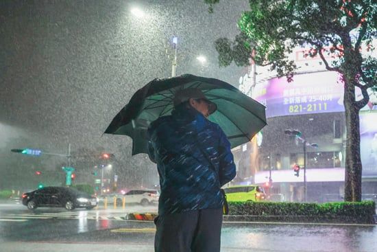 إعصار فونغ وونغ يتسبب في فيضانات في تايوان وإجلاء الآلاف (7)