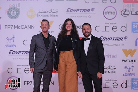 الناقد أحمد شوقي بصحبة ضيوف المهرجان الناقد أحمد شوقي بصحبة ضيوف المهرجان