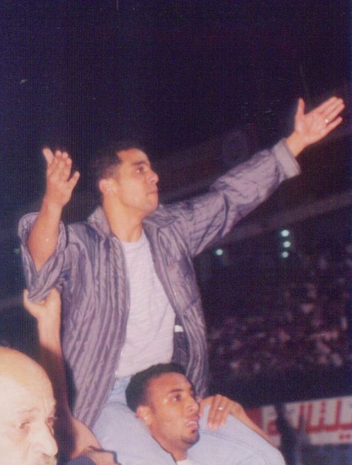 محمد صبري خلال هتافه مع جماهير الزمالك محمد صبري خلال هتافه مع جماهير الزمالك