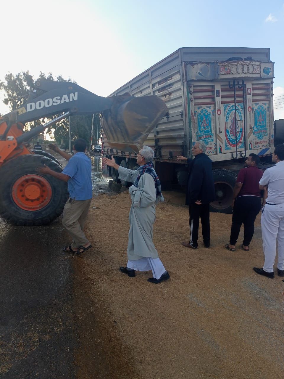 رفع السيارة عقب انقلابها رفع السيارة عقب انقلابها