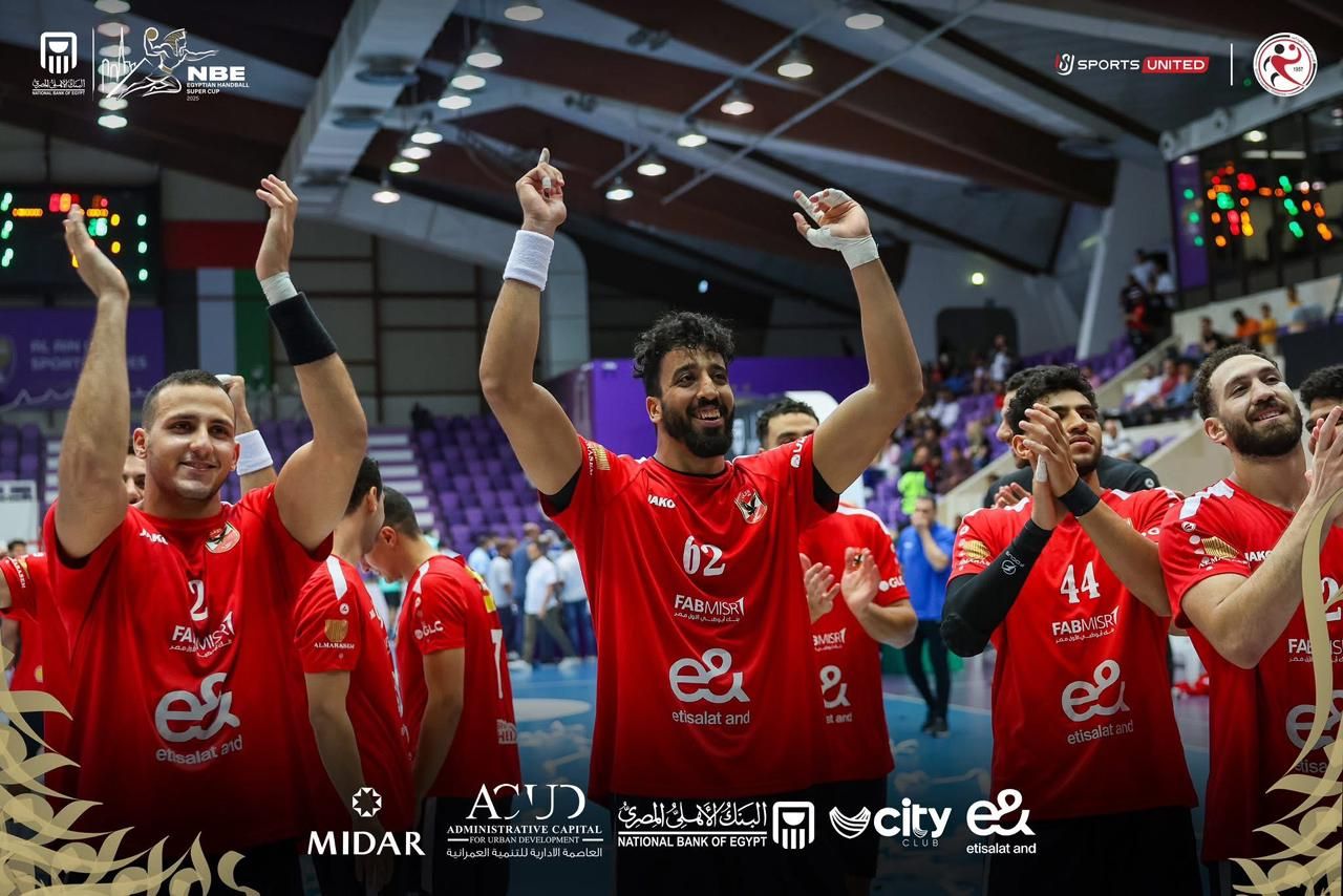 احتفالات لاعبو الأهلي بلقب سوبر اليد (4) احتفالات لاعبو الأهلي بلقب سوبر اليد (4)