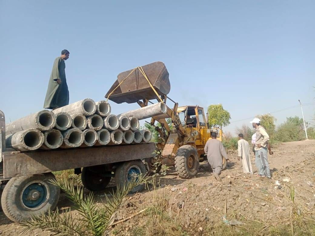 أعمال تمهيد الطريق البديل لجرارات قصب السكر قبل بدء الموسم أعمال تمهيد الطريق البديل لجرارات قصب السكر قبل بدء الموسم