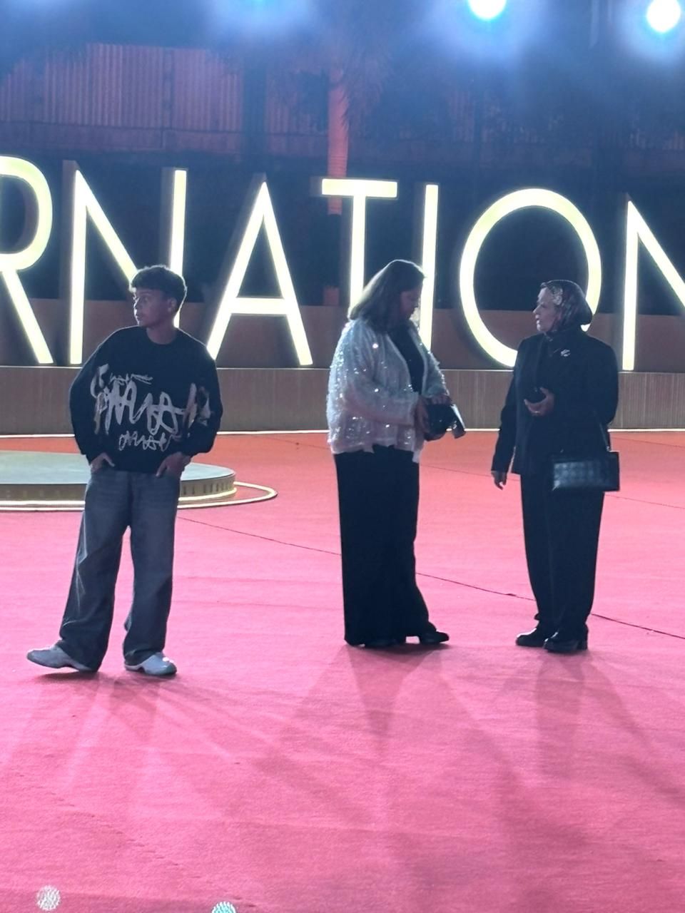 أبطال فيلم شكوى 713317 بعائلاتهم على السجادة الحمراء فى مهرجان القاهرة السينمائى (2) أبطال فيلم شكوى 713317 بعائلاتهم على السجادة الحمراء فى مهرجان القاهرة السينمائى (2)