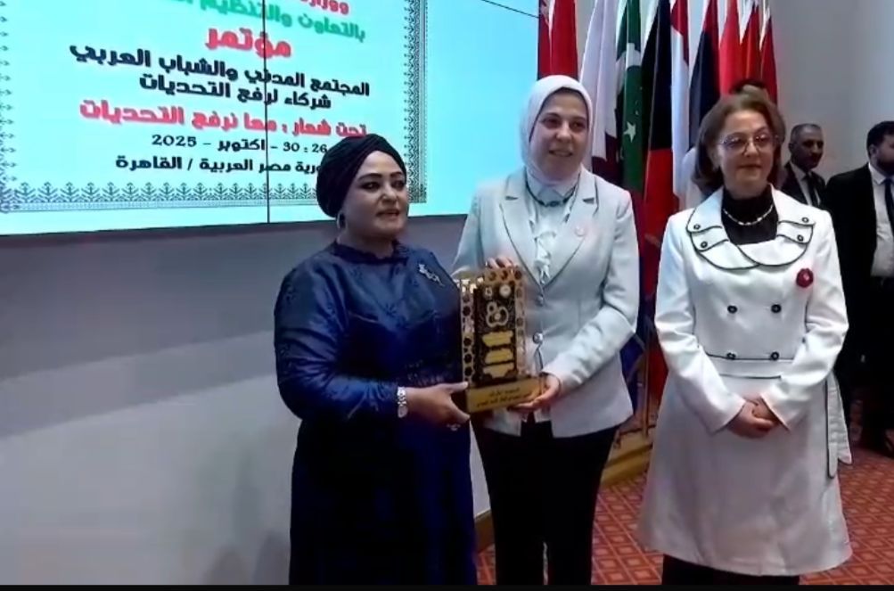 تكريم الهلال الأحمر المصرى تكريم الهلال الأحمر المصرى