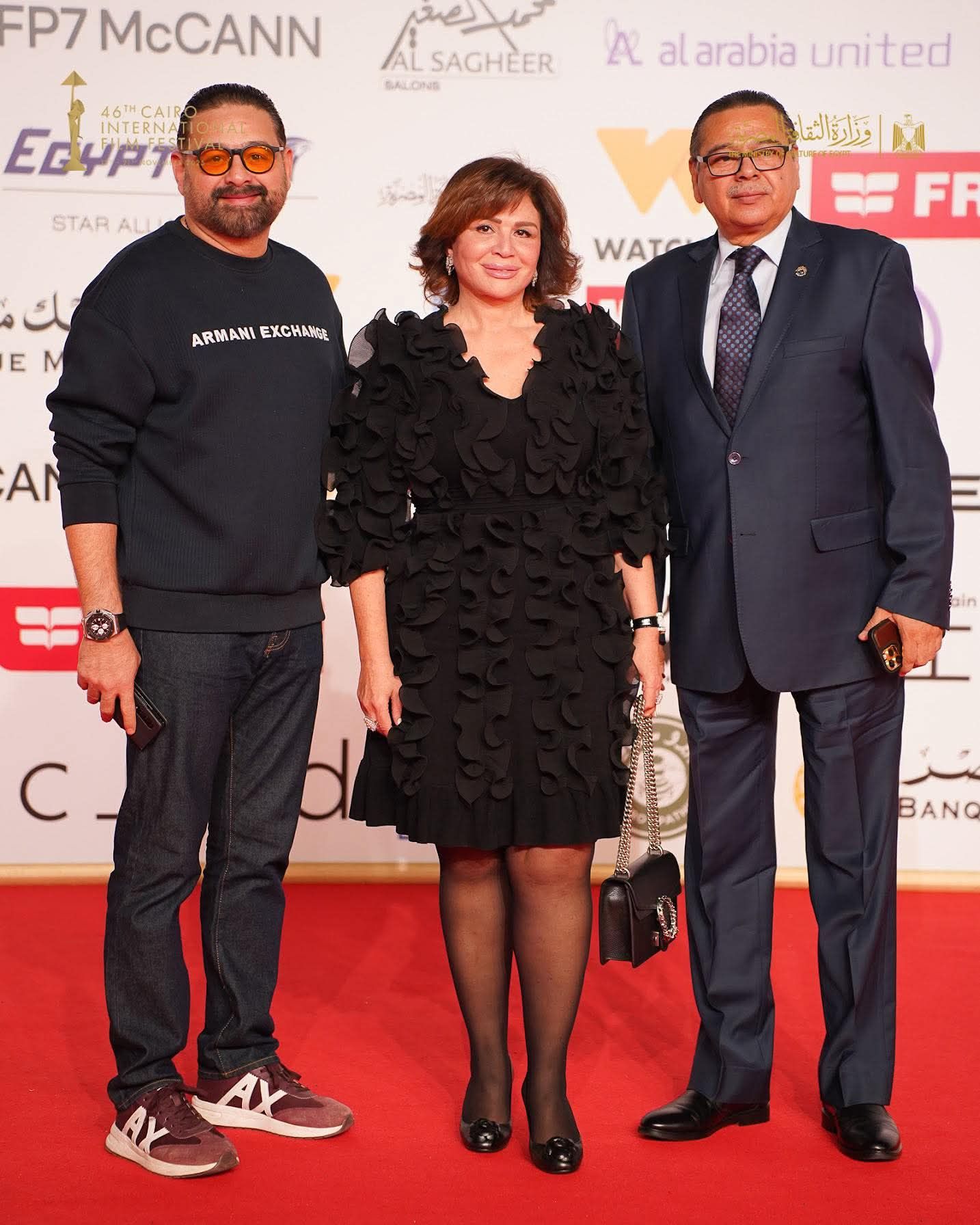 الهام شاهين تتوسط شقيقيها وليلي علوي باطلالة انيقة بعرض فيلم شكوى 713317 بمهرجان القاهرة (3) الهام شاهين تتوسط شقيقيها وليلي علوي باطلالة انيقة بعرض فيلم شكوى 713317 بمهرجان القاهرة (3)