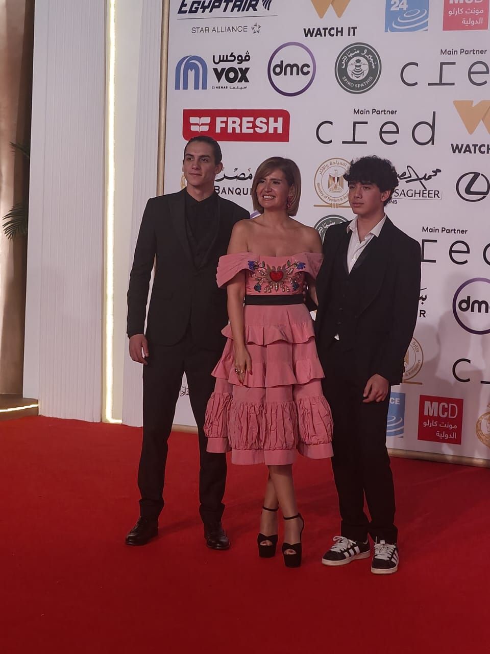 هنا شيحة وولديها هنا شيحة وولديها