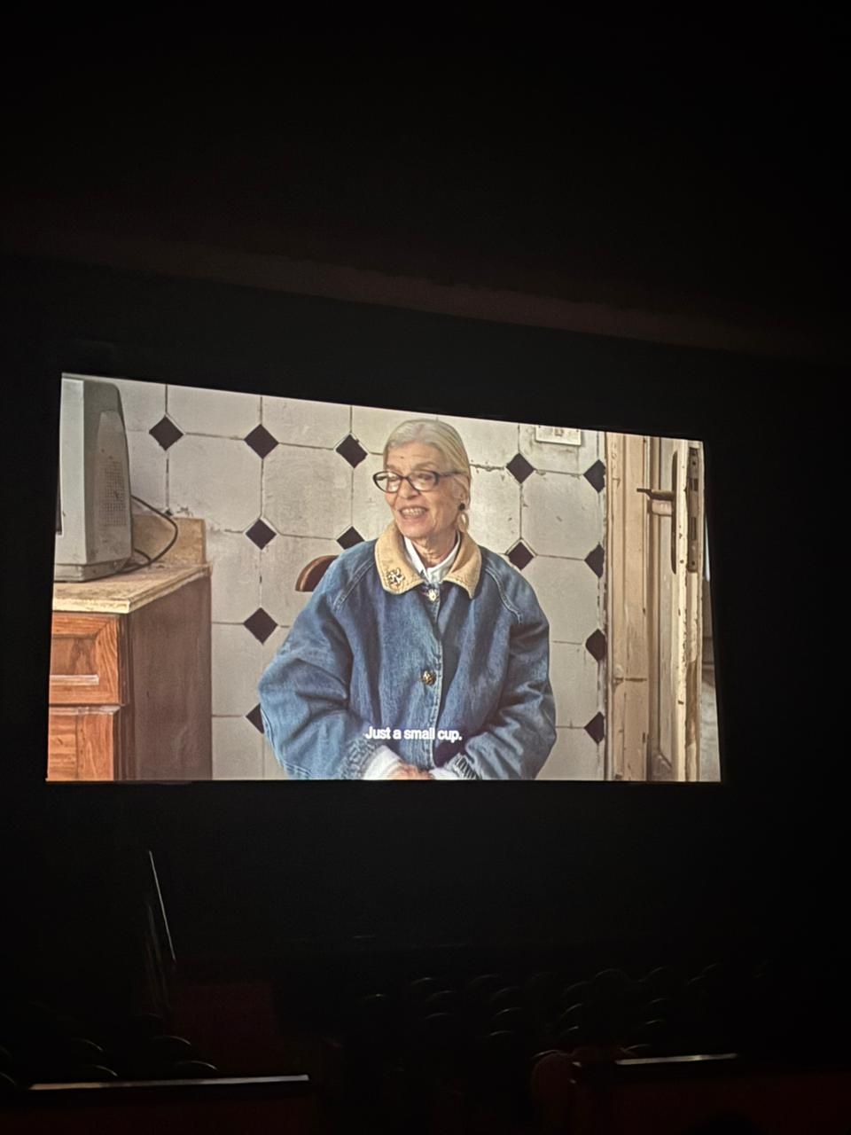 تصفيق حاد لـ إنعام سالوسة بمشهد فى فيلم شكوى رقم 713317 (1) تصفيق حاد لـ إنعام سالوسة بمشهد فى فيلم شكوى رقم 713317 (1)