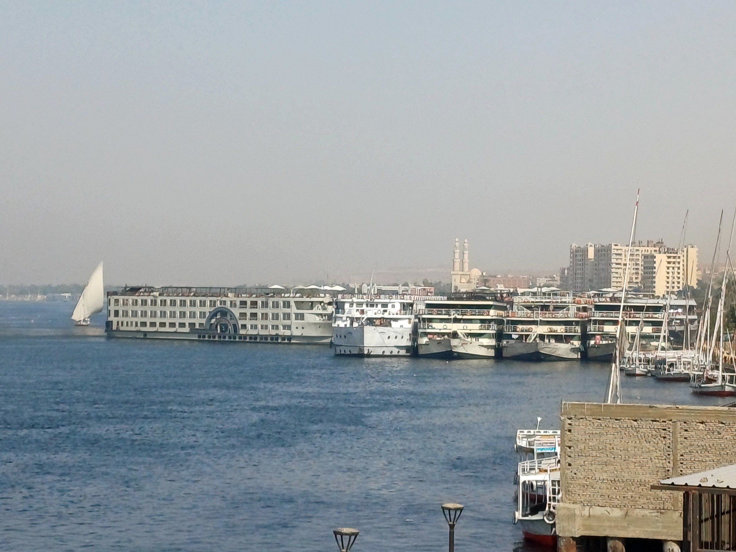 مرسى البواخر السياحية فى أسوان مرسى البواخر السياحية فى أسوان