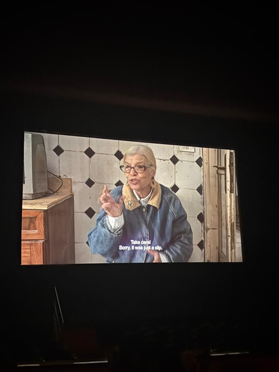 تصفيق حاد لـ إنعام سالوسة بمشهد فى فيلم شكوى رقم 713317 (2) تصفيق حاد لـ إنعام سالوسة بمشهد فى فيلم شكوى رقم 713317 (2)