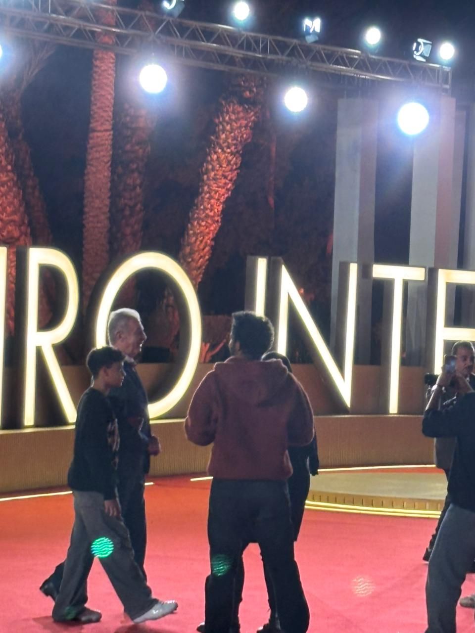 أبطال فيلم شكوى 713317 بعائلاتهم على السجادة الحمراء فى مهرجان القاهرة السينمائى (1) أبطال فيلم شكوى 713317 بعائلاتهم على السجادة الحمراء فى مهرجان القاهرة السينمائى (1)