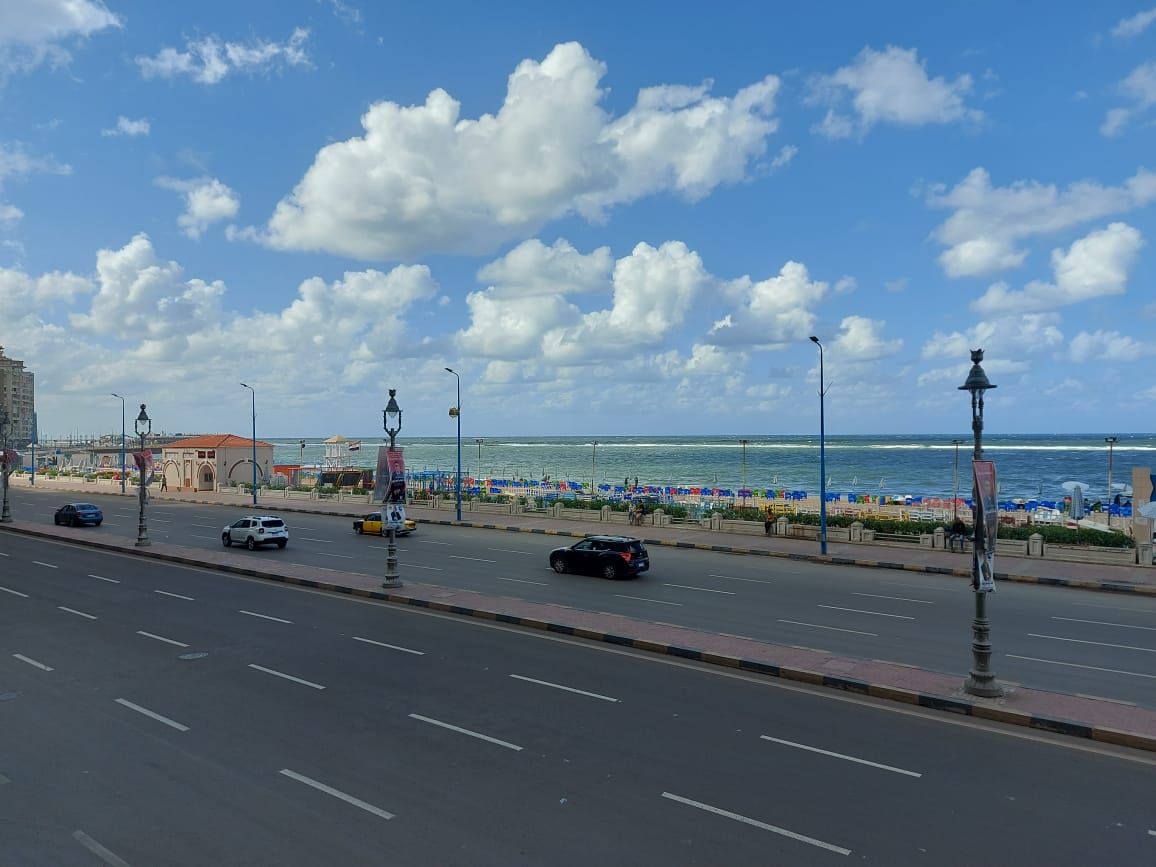 سحب بيضاء خفيفه سحب بيضاء خفيفه