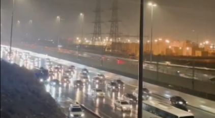 الأرصاد ينبّه: أمطار وسيول وصواعق على منطقة مكة المكرمة حتى الصباح 