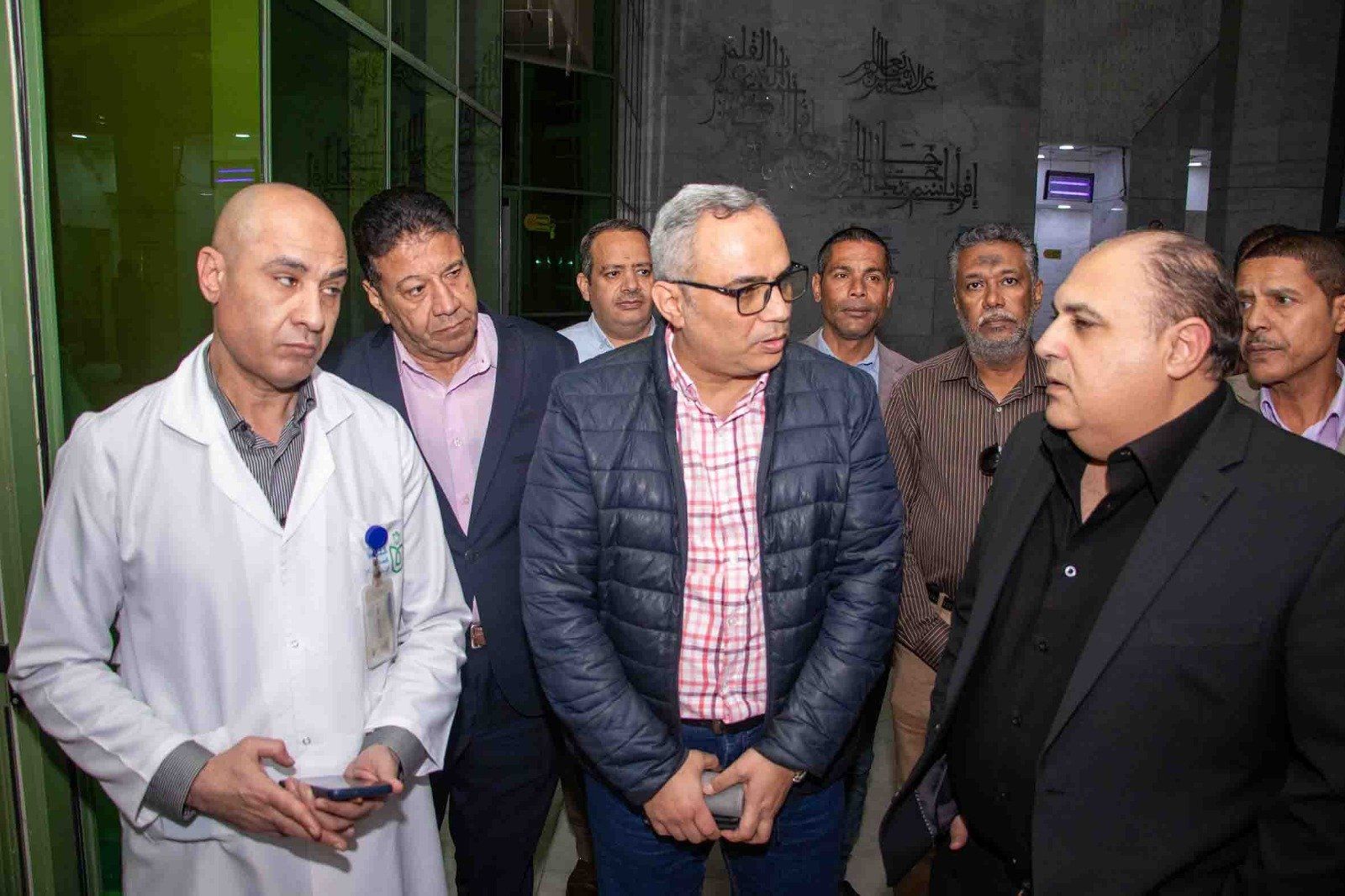 رئيس قصور الثقافة يتابع حالة طلاب أسوان المصابين (8) رئيس قصور الثقافة يتابع حالة طلاب أسوان المصابين (8)