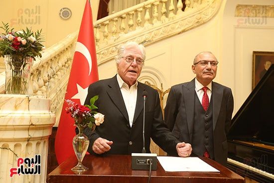 حسين فهمي خلال كلمته حسين فهمي خلال كلمته