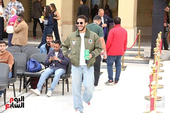 نور النبوي يدعم والده في ندوة تكريمه نور النبوي يدعم والده في ندوة تكريمه