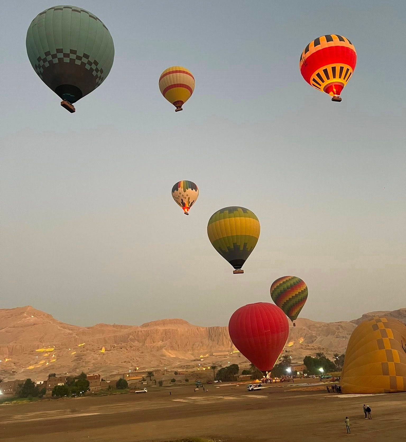 البالون الطائر يعود بعد يومين من الإلغاء بتحليق 65 رحلة بالأقصر البالون الطائر يعود بعد يومين من الإلغاء بتحليق 65 رحلة بالأقصر