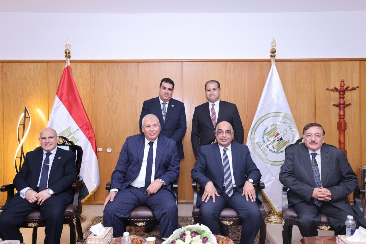 وزير العدل يفتتح مجمع محاكم الوادي الجديد (2) وزير العدل يفتتح مجمع محاكم الوادي الجديد (2)