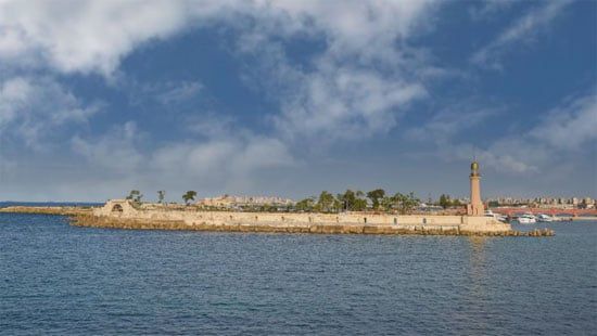 لفنار بمثابة المرشد الرئيسي للسفن الآتية من خليج أبو قير، المتجهة إلى ميناء الإسكندرية لفنار بمثابة المرشد الرئيسي للسفن الآتية من خليج أبو قير، المتجهة إلى ميناء الإسكندرية