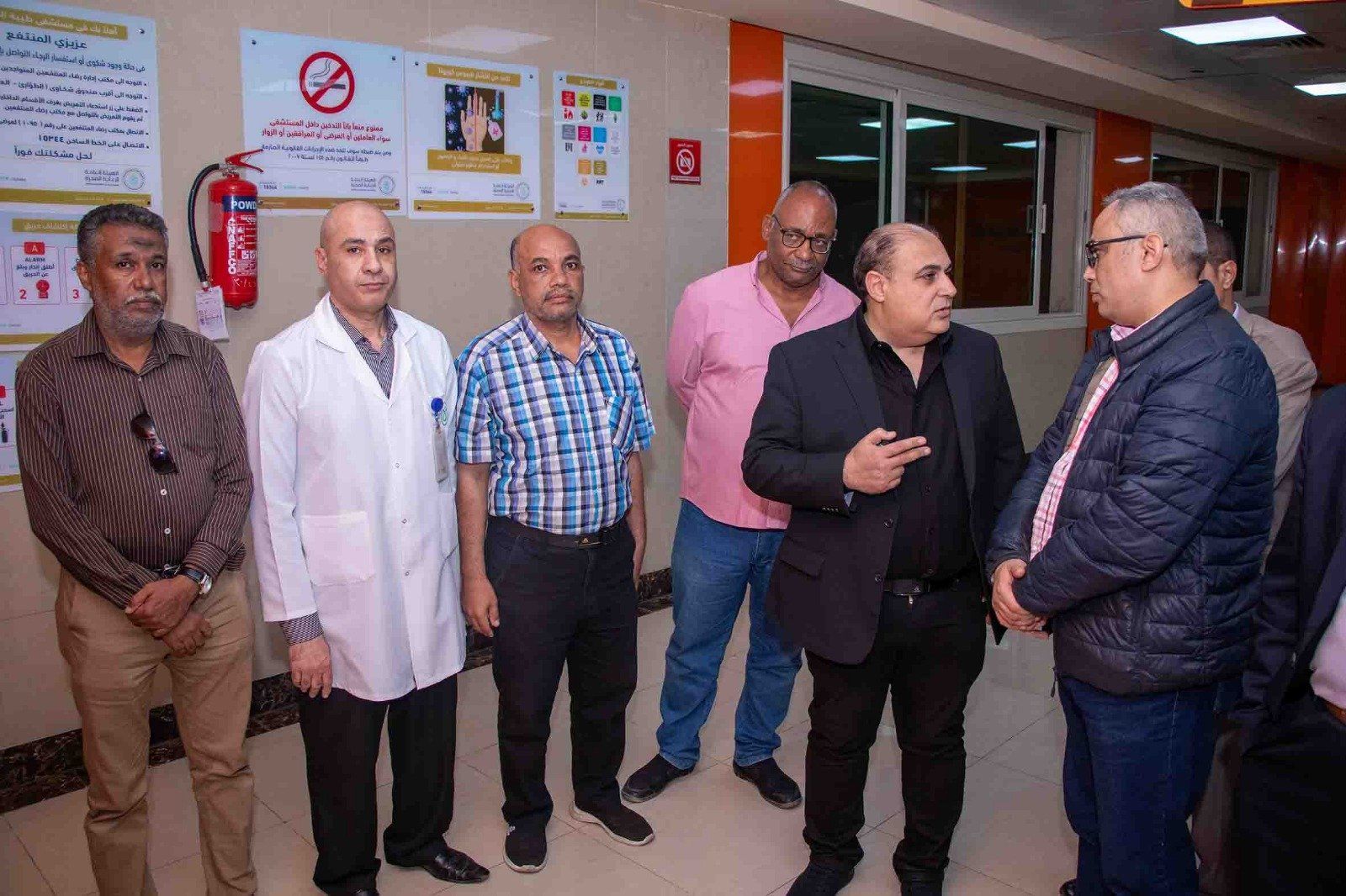 رئيس قصور الثقافة يتابع حالة طلاب أسوان المصابين (7) رئيس قصور الثقافة يتابع حالة طلاب أسوان المصابين (7)