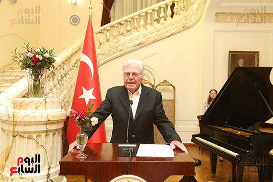 الفنان الكبير حسين فهمي الفنان الكبير حسين فهمي