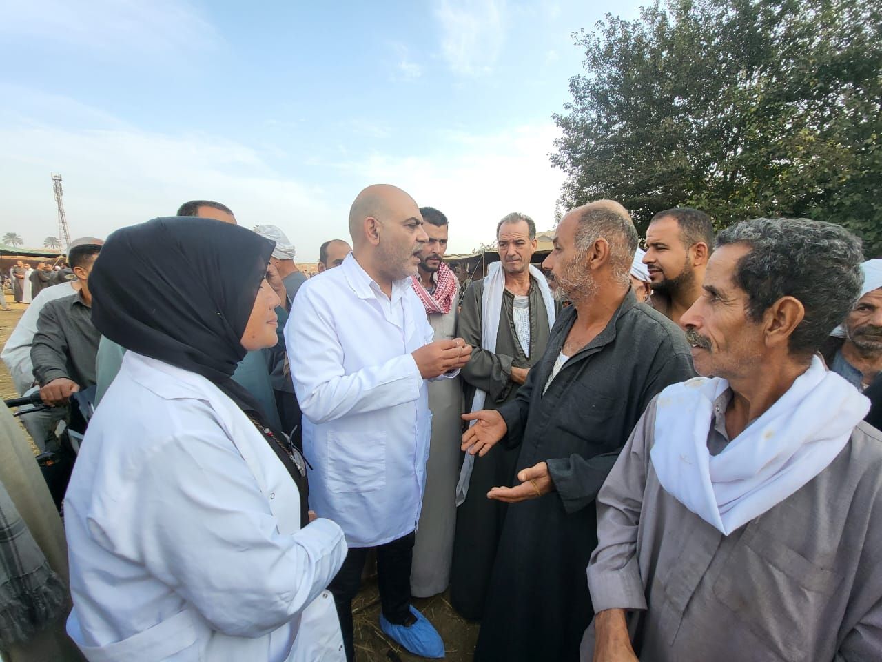 المتابعة مع المربين والتجار بالأسواق المتابعة مع المربين والتجار بالأسواق