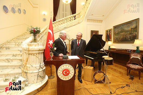 حديث بين السفير التركي وحسين فهمي على هامش الاحتفالية حديث بين السفير التركي وحسين فهمي على هامش الاحتفالية