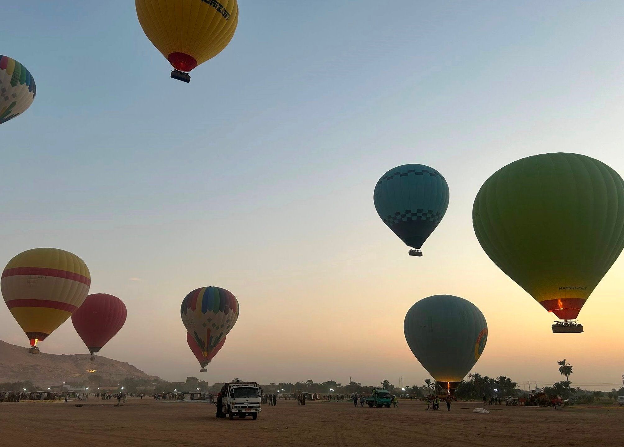 لحظات تحليق 65 رحلة على متنها 1800 سائح أجنبي لحظات تحليق 65 رحلة على متنها 1800 سائح أجنبي