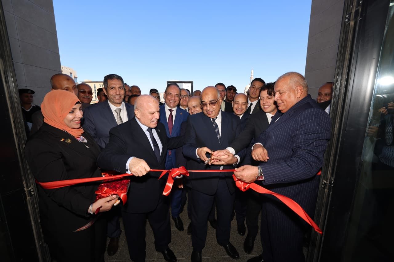 وزير العدل يفتتح مجمع محاكم الوادي الجديد وزير العدل يفتتح مجمع محاكم الوادي الجديد