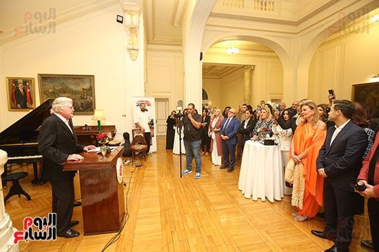 حفاوة كبيرة أثناء كلمة حسين فهمي حفاوة كبيرة أثناء كلمة حسين فهمي